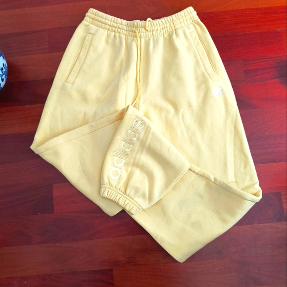 Adidas Women's Sweatpants.Adidas WOMEN'S Sweatpants. Features 2 front po - Picture 4 of 16